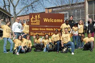 Photo of middle school students visiting WMU's campus.