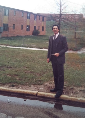 Foliaco in front of the Goldsworth Valley appartments in 1987