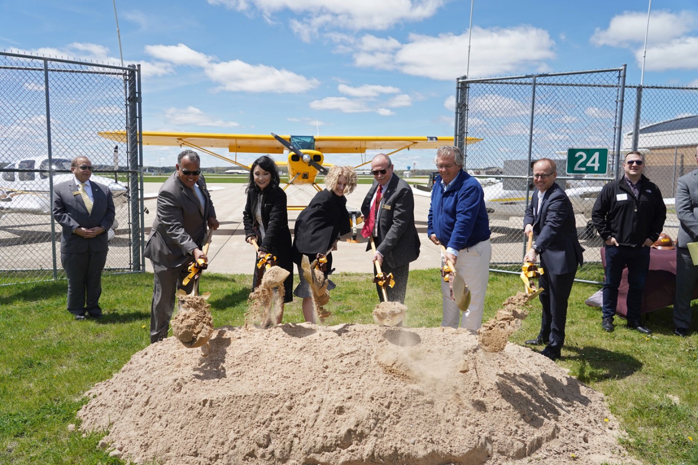 WMU leaders ceremonially break ground on expanded aviation center