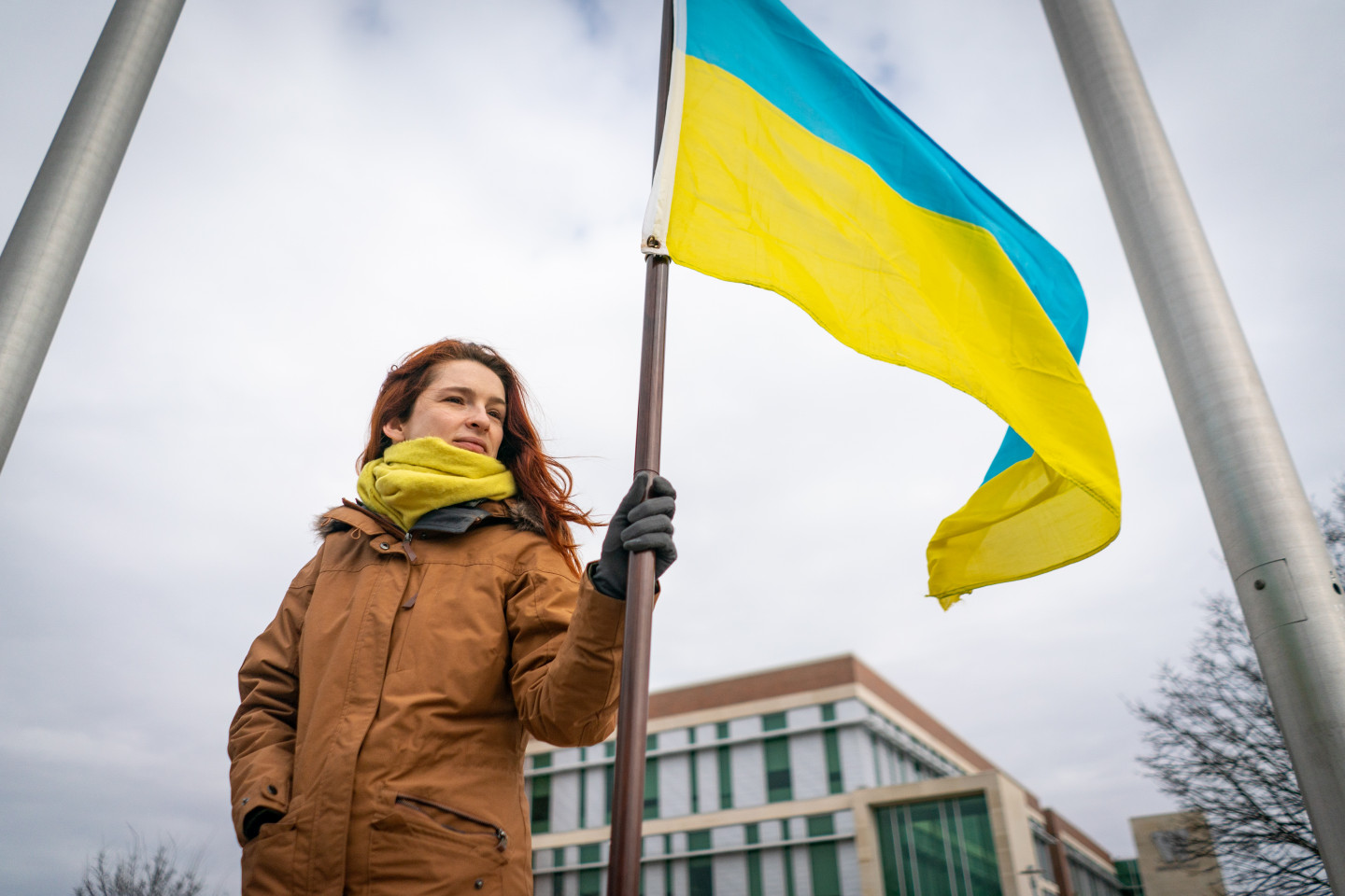 Yuliia Sergeeva holds the Ukrainian flag.