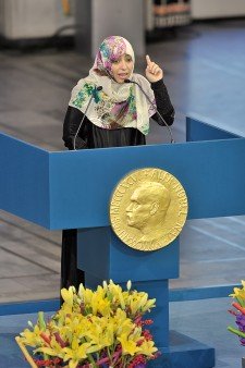 Tawakkol Karman delivers a speech at a podium.