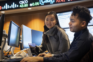 Students in the trading room at HCOB.
