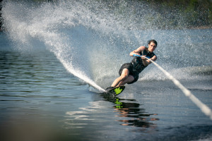 A person water skiing on one ski.