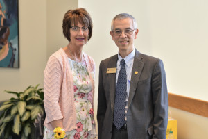 Amy Burns accepts the 2018 CEHD staff excellence award from former Dean Ming Li.