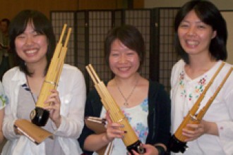 Members of Taisho University's court club music show us unique, beautiful instruments.