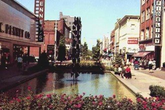 An old photo of the Kalamazoo Mall when it was closed to vehicles.