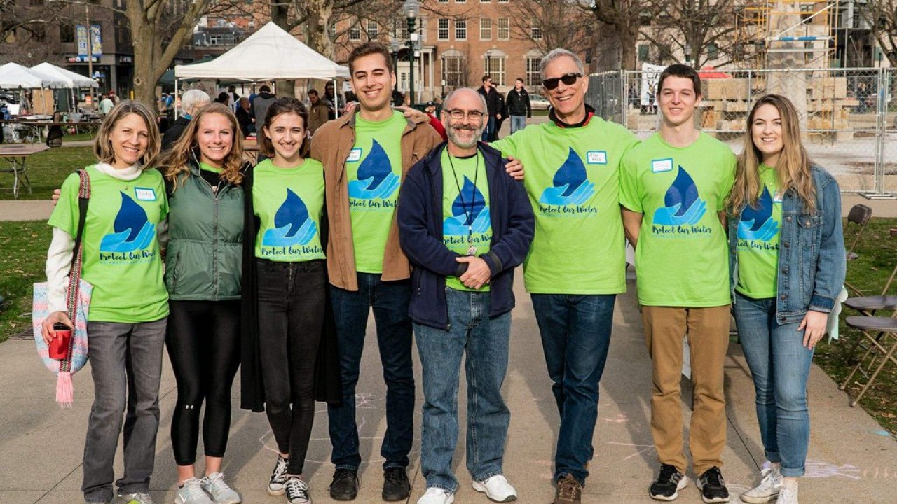 Two professors and students gather downtown for Earth Day