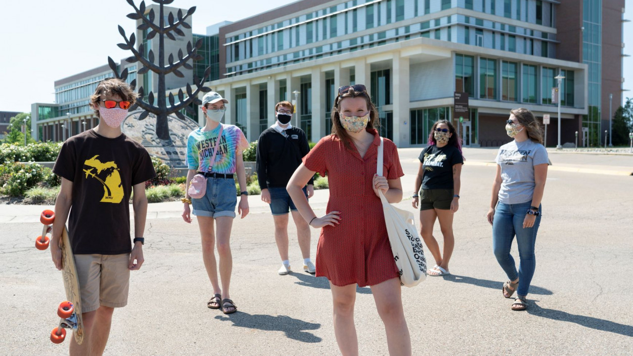WMU students wearing face masks outside Sangren Hall