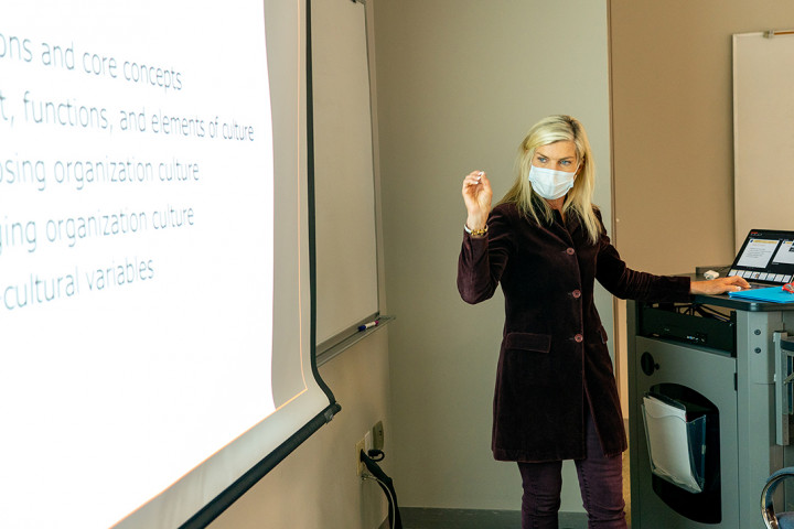 Jennifer Palthe, masked, teaches an MBA HyFlex class.