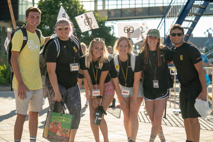 Fall welcome, group of students on campus.
