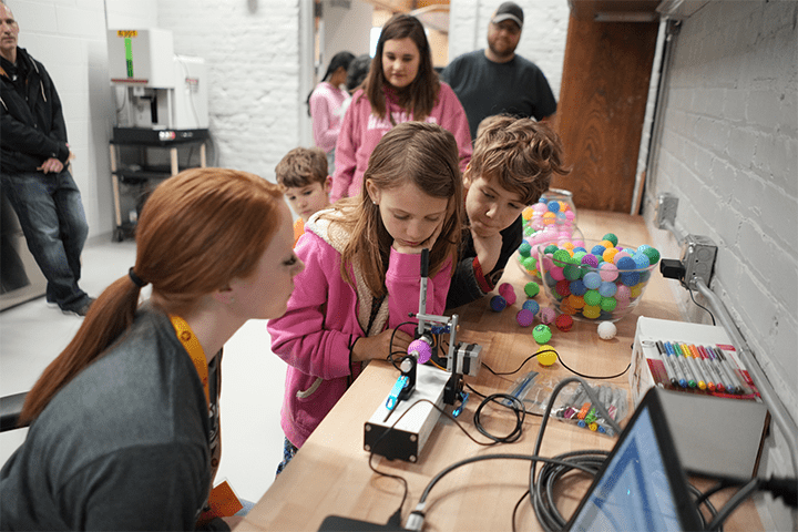 Showing kids how a 3-d printer works.