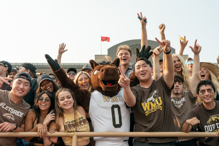 Bronco fans cheer at a WMU football game.