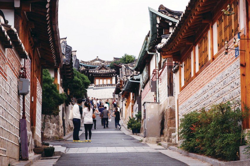 Photo of traditional Korean houses.